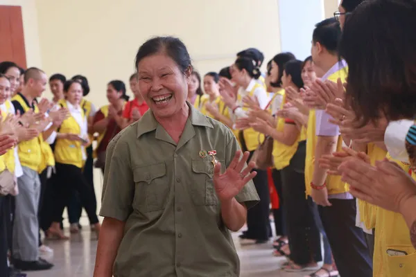 “Tình Người đã làm sống dậy trong chúng tôi cả một thời hoa lửa hào hùng”